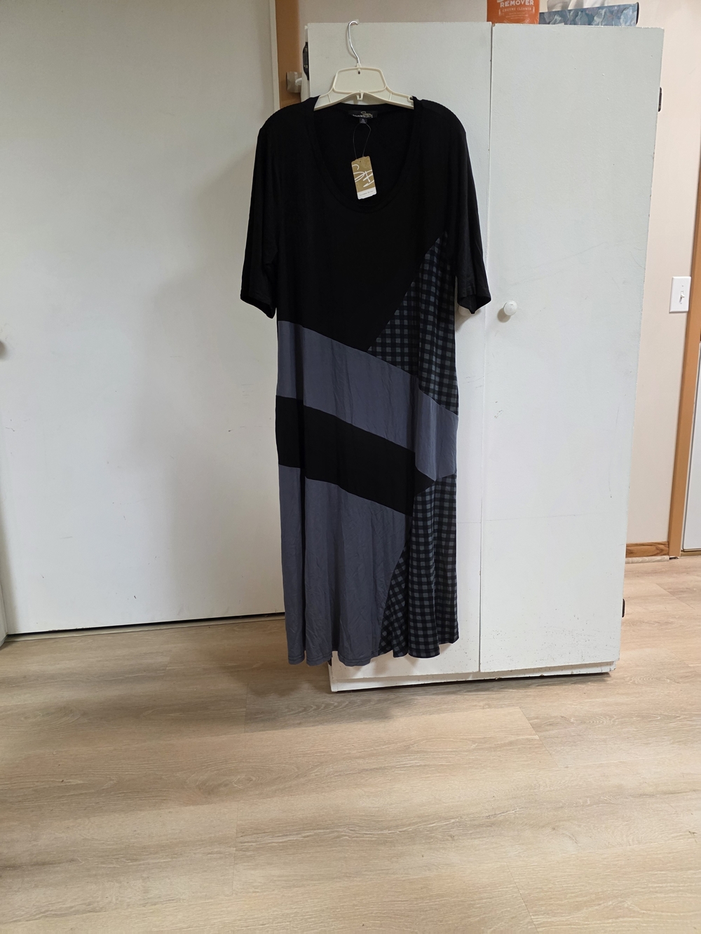 Suzanne Betro Black & Gray Colorblock Midi Dress